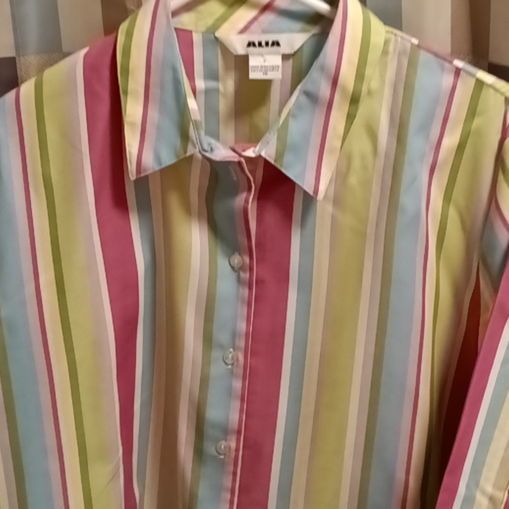 FINAL PRICE NWOT ALIA beautiful multi-colored 3/4 sleeve buttoned down blouse 16